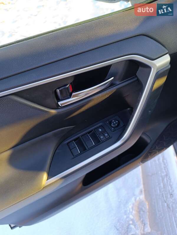 Внедорожник / Кроссовер Toyota RAV4 PHEV 2024 в Тернополе