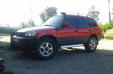 Внедорожник / Кроссовер Toyota RAV4 1998 в Львове