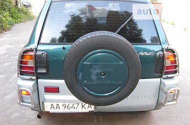 Внедорожник / Кроссовер Toyota RAV4 1997 в Киеве
