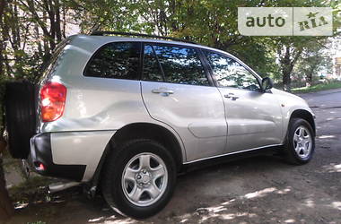 Внедорожник / Кроссовер Toyota RAV4 2002 в Черновцах