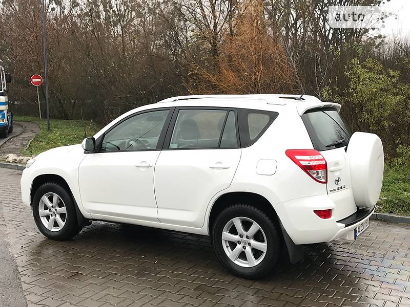 Внедорожник / Кроссовер Toyota RAV4 2012 в Ровно