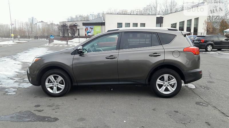 Внедорожник / Кроссовер Toyota RAV4 2013 в Киеве