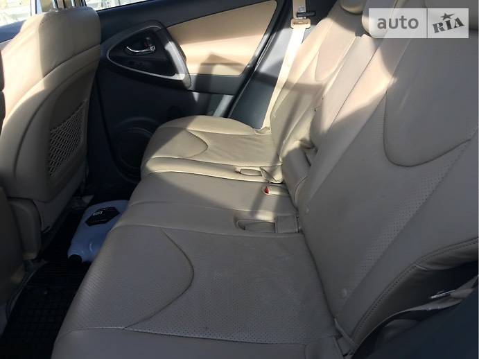 Внедорожник / Кроссовер Toyota RAV4 2013 в Киеве