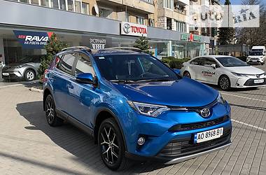 Внедорожник / Кроссовер Toyota RAV4 2016 в Ужгороде