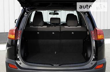 Позашляховик / Кросовер Toyota RAV4 2014 в 