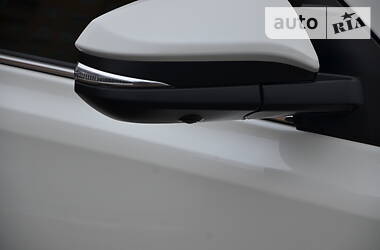 Позашляховик / Кросовер Toyota RAV4 2016 в Києві