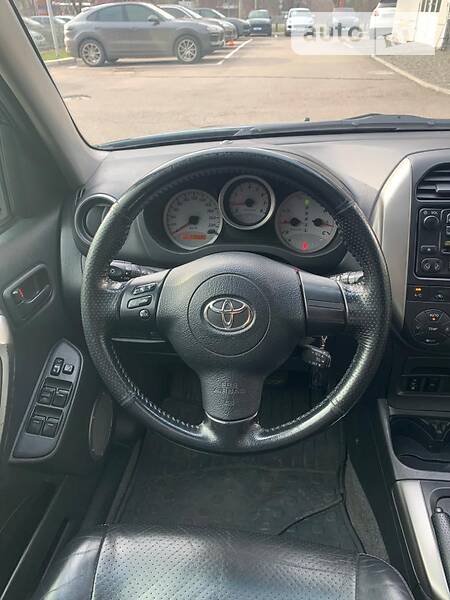 Позашляховик / Кросовер Toyota RAV4 2005 в Дніпрі