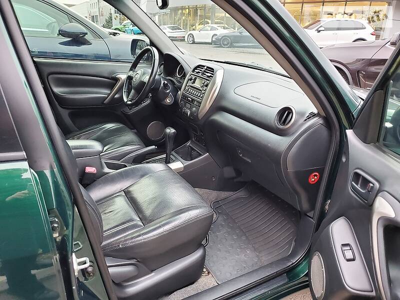 Позашляховик / Кросовер Toyota RAV4 2005 в Дніпрі
