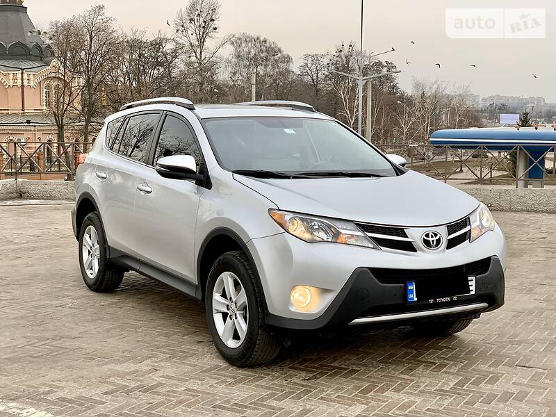 Позашляховик / Кросовер Toyota RAV4 2015 в Харкові