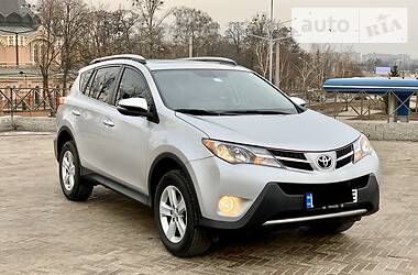 Позашляховик / Кросовер Toyota RAV4 2015 в 