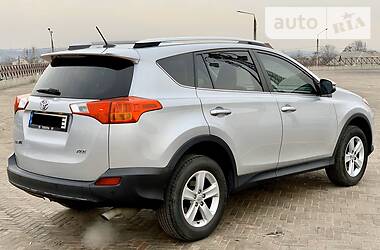 Позашляховик / Кросовер Toyota RAV4 2015 в 