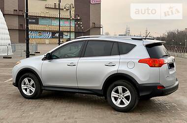 Позашляховик / Кросовер Toyota RAV4 2015 в 