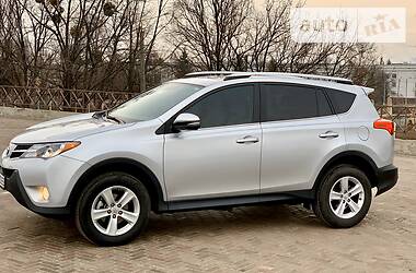 Позашляховик / Кросовер Toyota RAV4 2015 в 