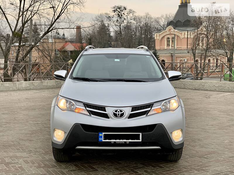 Позашляховик / Кросовер Toyota RAV4 2015 в 