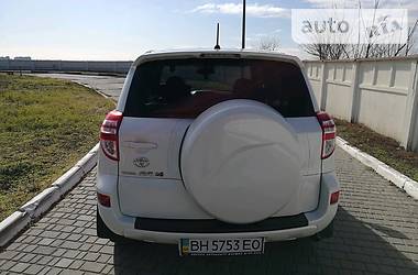Позашляховик / Кросовер Toyota RAV4 2010 в 