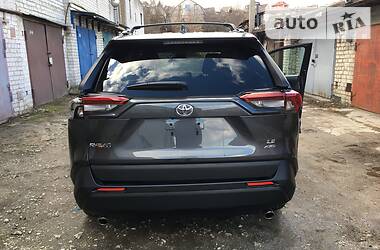 Позашляховик / Кросовер Toyota RAV4 2019 в Дніпрі