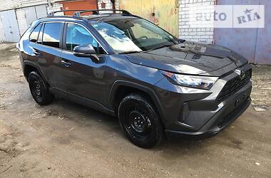 Позашляховик / Кросовер Toyota RAV4 2019 в Дніпрі