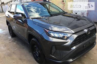 Позашляховик / Кросовер Toyota RAV4 2019 в Дніпрі