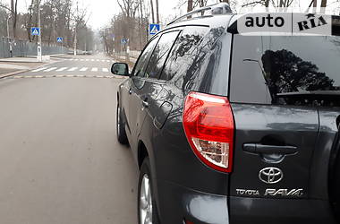 Позашляховик / Кросовер Toyota RAV4 2008 в 