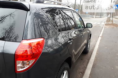Позашляховик / Кросовер Toyota RAV4 2008 в 