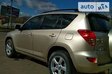 Позашляховик / Кросовер Toyota RAV4 2006 в Луцьку