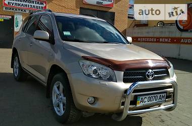 Внедорожник / Кроссовер Toyota RAV4 2006 в Луцке