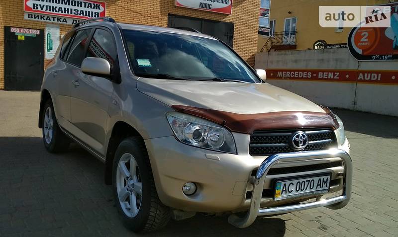 Позашляховик / Кросовер Toyota RAV4 2006 в Луцьку