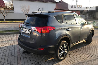 Позашляховик / Кросовер Toyota RAV4 2013 в 