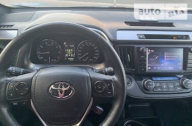 Позашляховик / Кросовер Toyota RAV4 2016 в 