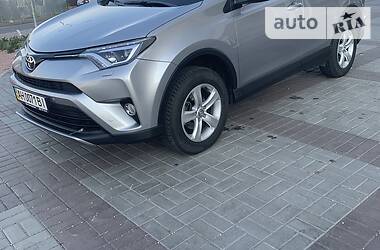 Позашляховик / Кросовер Toyota RAV4 2016 в 