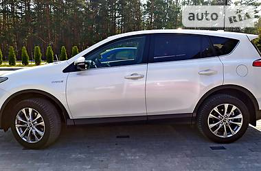 Позашляховик / Кросовер Toyota RAV4 2016 в 