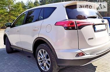 Позашляховик / Кросовер Toyota RAV4 2016 в 