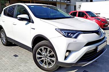 Позашляховик / Кросовер Toyota RAV4 2016 в 