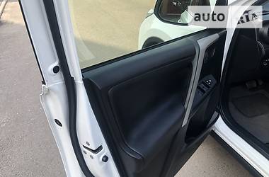 Позашляховик / Кросовер Toyota RAV4 2014 в 
