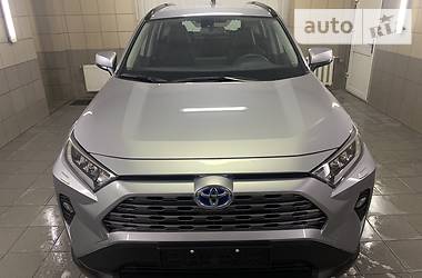 Позашляховик / Кросовер Toyota RAV4 2019 в 