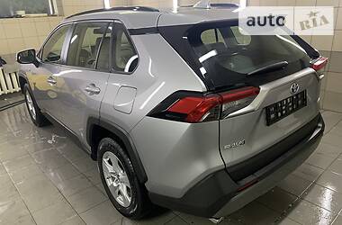 Позашляховик / Кросовер Toyota RAV4 2019 в 