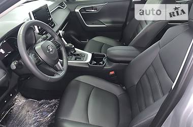 Позашляховик / Кросовер Toyota RAV4 2019 в 