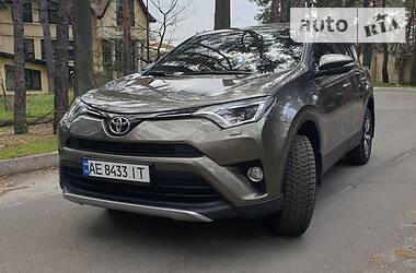 Позашляховик / Кросовер Toyota RAV4 2017 в Новомосковську