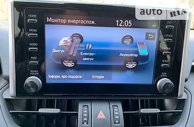 Позашляховик / Кросовер Toyota RAV4 2019 в 