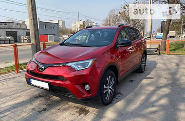 Позашляховик / Кросовер Toyota RAV4 2017 в 