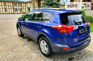 Позашляховик / Кросовер Toyota RAV4 2015 в 