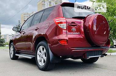 Позашляховик / Кросовер Toyota RAV4 2011 в 