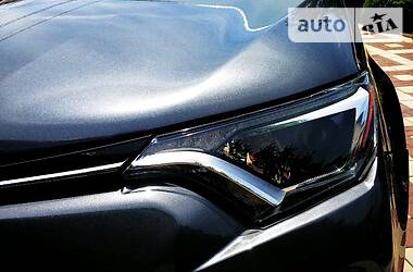 Позашляховик / Кросовер Toyota RAV4 2018 в 