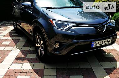 Позашляховик / Кросовер Toyota RAV4 2018 в 