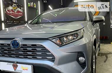 Позашляховик / Кросовер Toyota RAV4 2019 в 