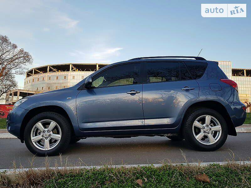 Позашляховик / Кросовер Toyota RAV4 2008 в 