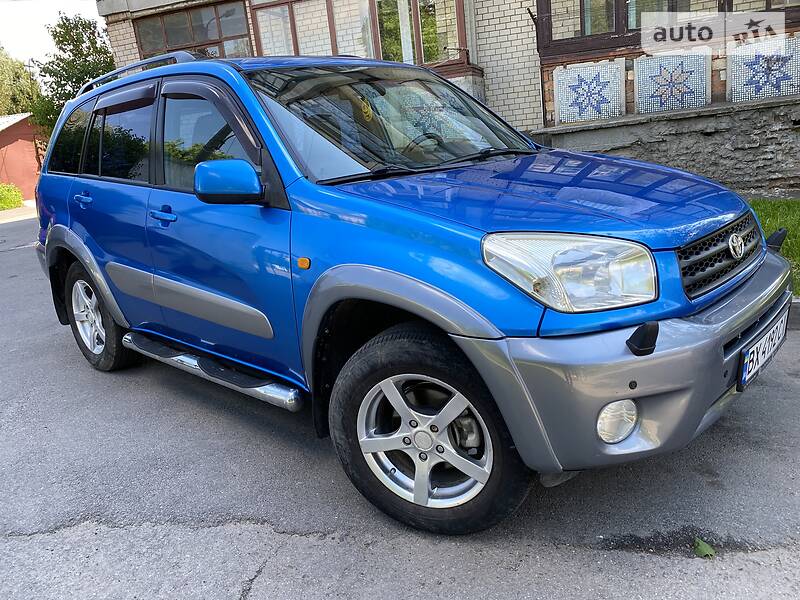 Позашляховик / Кросовер Toyota RAV4 2004 в 
