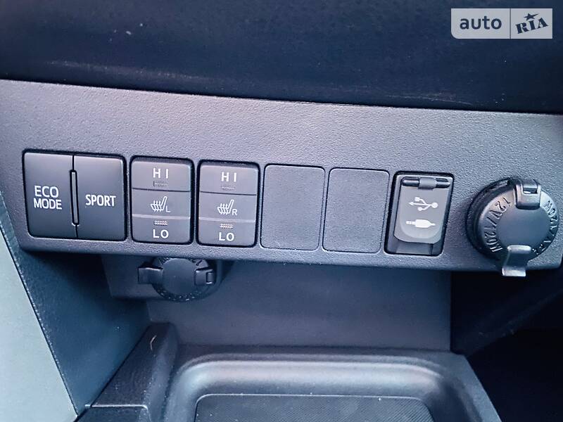 Позашляховик / Кросовер Toyota RAV4 2016 в Одесі