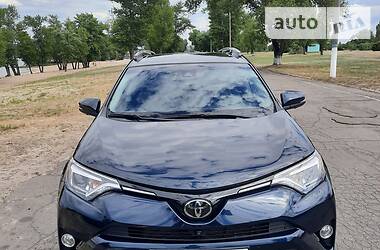 Позашляховик / Кросовер Toyota RAV4 2016 в 