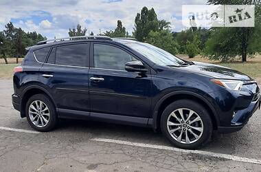 Позашляховик / Кросовер Toyota RAV4 2016 в 